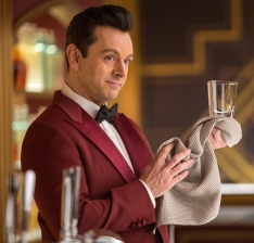 Michael Sheen plays the android bartender Arthur.